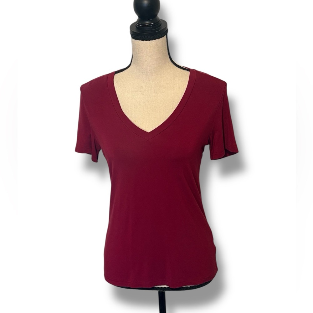 CLOZOZ Women’s V-Neck T-Shirt – Red, Size XL
